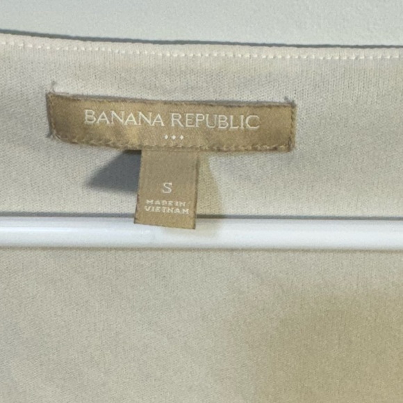 Banana Republic Green‎ Fitted Embellished Blouse - Picture 3 of 4